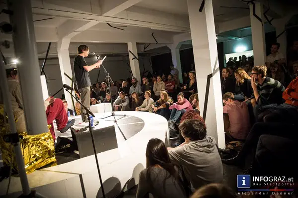 Jubiläum - zwanzigste Ausgabe Kombüsenslam poetry slam,kombüse,kombüsenslam,zwanzigste ausgabe,27.11.2014,jubiläum,erster platz jonas scheiner