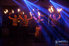 Fireshow Cosmic Circles,a tribute to jimi hendrix,volkshaus graz,fans der flower power hippie-zeit,feuriger abschluss