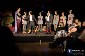 literaturhaus graz,rosencrantz and guildenstern are dead,the pennyless players,lustiger,dänischer prinz.barbara kapfer,lisa rohrer,david leersch,daniela goldgruber,nikolina herceg