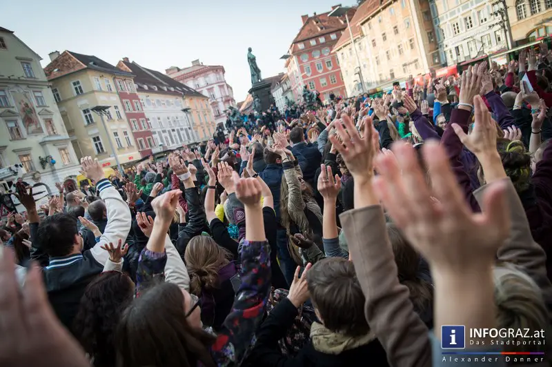 Flashmob against racisms & discrimination am Grazer Hauptplatz 20. März 2015 - 001
