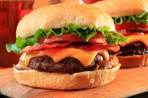 köstlicher Hamburger,schlechter Ruf der Burger,qualität,dry aged beef,bbq sauce,ribeye,chicken curry,bagels,cupcakes graz
