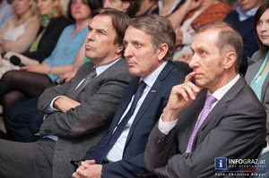 publikumsdiskussion,landeshauptmann franz voves,wirtschaftskammerpräsident ing. josef herk,arbeiterkammerpräsident josef pesserl,prof. bernhard ungericht,wirtschaft für alle,ohne demokratie macht das geld die regeln,