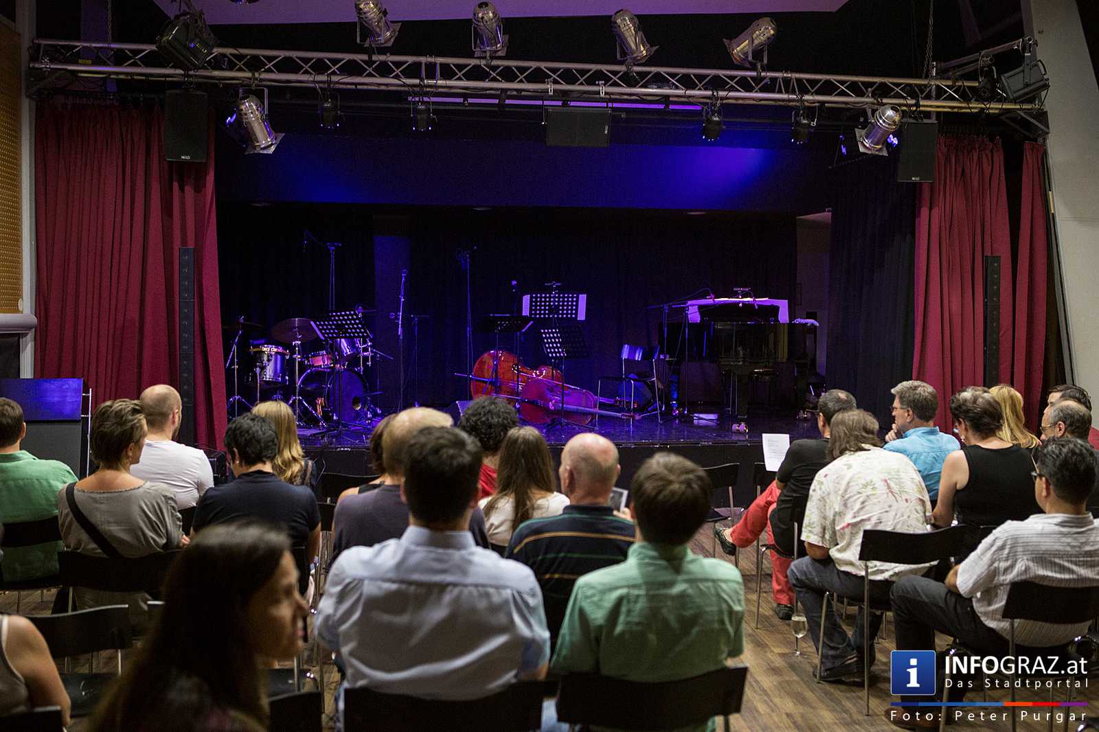 Saying „i like you“ in a postrock way - Tuesday microgrooves im WIST/mo.xx Graz - 001