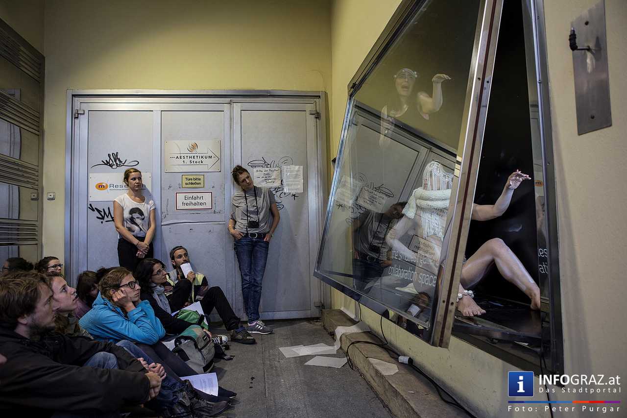Pearls, Cups and Tigers - von Veza Maria Fernandez Ramos & Johanna Rainer in ‚the smallest gallery – collaboration space’ in Graz - 034