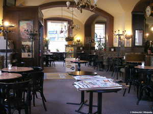 Café Eiles,Wiener Kaffeehaus,Café,Ober,Zeitungen,cafe mitte graz,kuchen,torten,chai latte,einspänner,kaffeesorten,bean,dallmayr kaffee