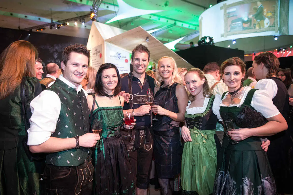 Billige Ballkleider Graz