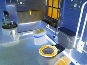 Originaltext beim Bild: The golden throne - wish my toilet seat looked like this! Das wünscht man sich auch auf öffentlichen Anlagen sehr oft!