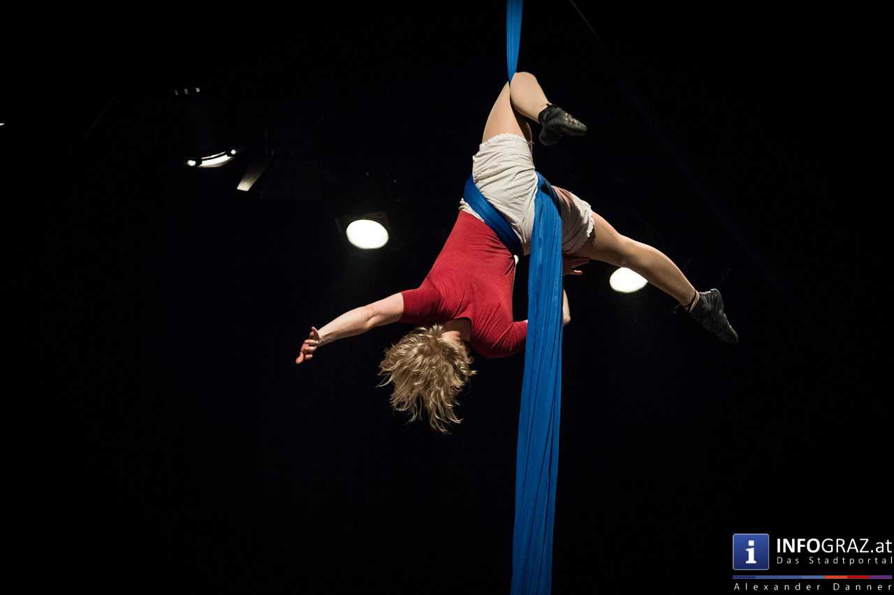 Cirque Noël ‚Seasons‘ im Orpheum Graz am 3. Jänner 2016  - 014