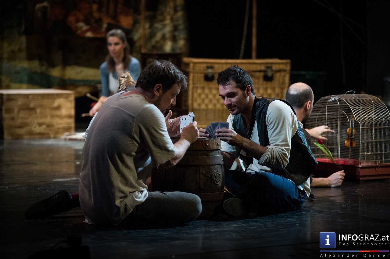 Cirque Noël ‚Seasons‘ im Orpheum Graz am 3. Jänner 2016  - 020