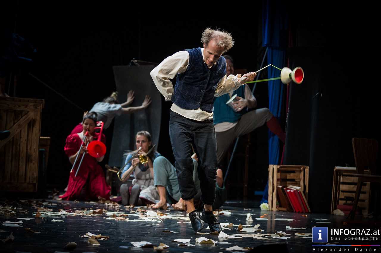 Cirque Noël ‚Seasons‘ im Orpheum Graz am 3. Jänner 2016  - 031