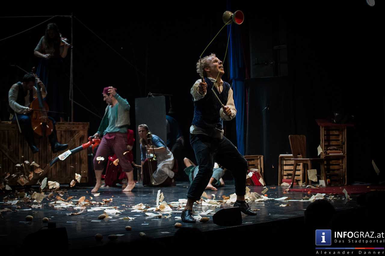 Cirque Noël ‚Seasons‘ im Orpheum Graz am 3. Jänner 2016  - 034