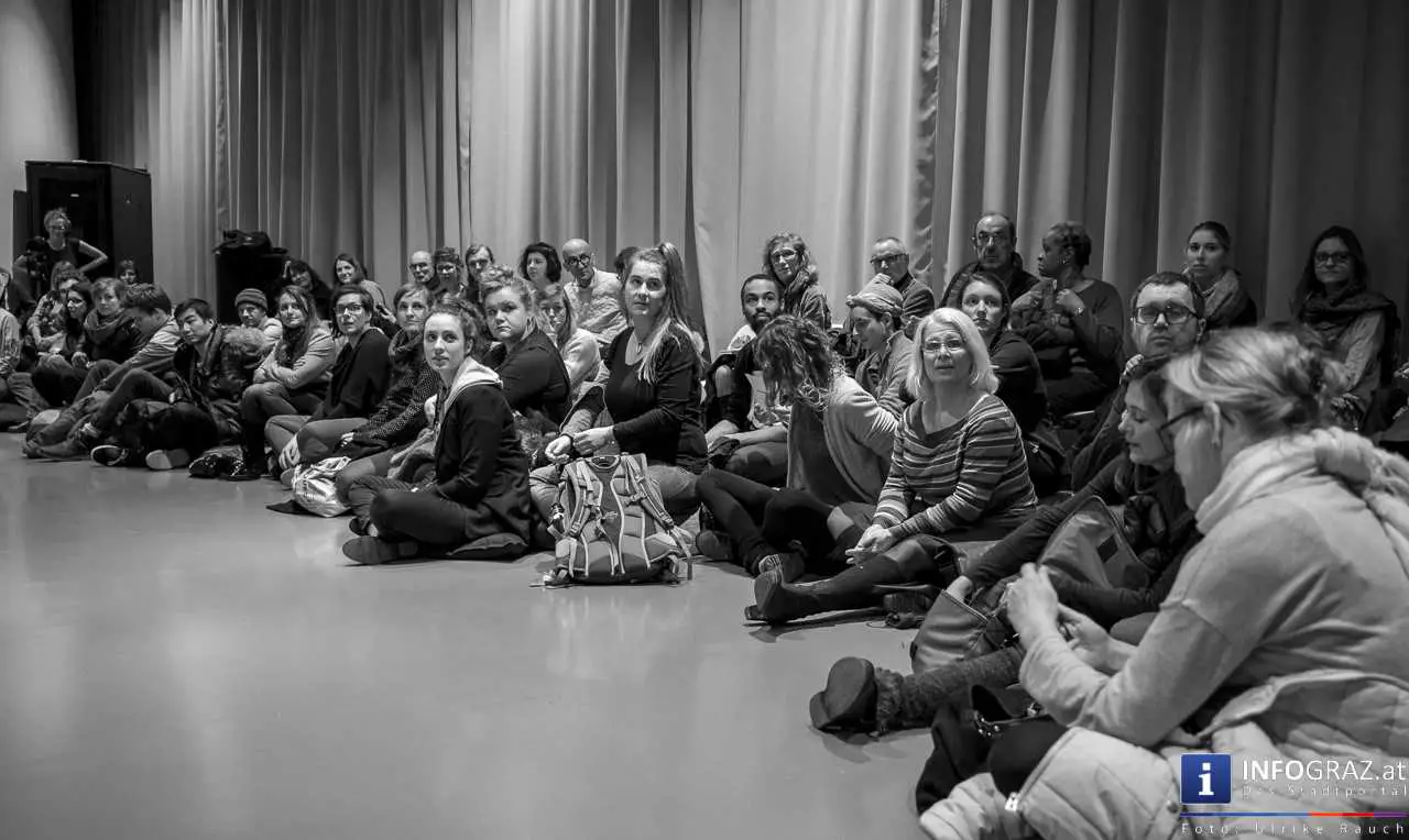 Veza Maria Fernandez Ramos und Christina Maria Lederhaas: ‚A Wall For Maria’ im Kunsthaus/space04 - 025