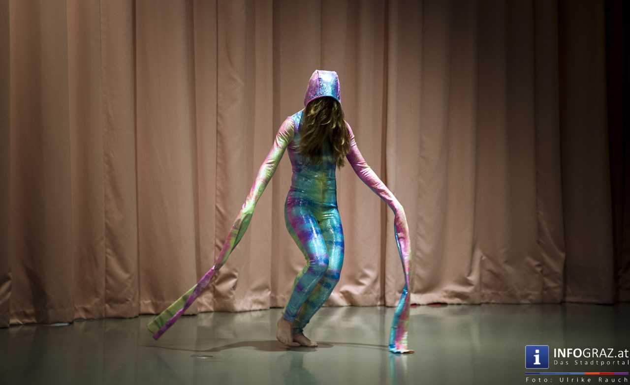 Veza Maria Fernandez Ramos und Christina Maria Lederhaas: ‚A Wall For Maria’ im Kunsthaus/space04 - 023