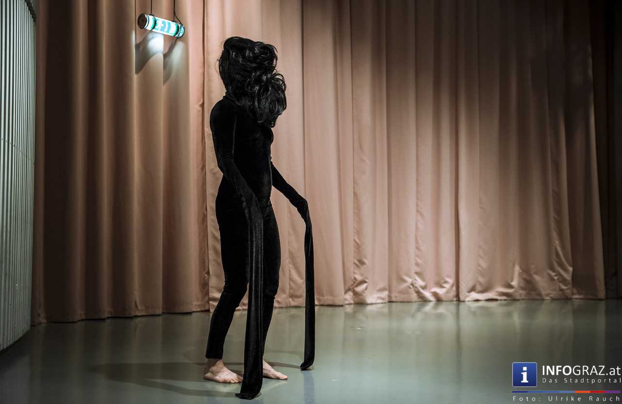 Veza Maria Fernandez Ramos und Christina Maria Lederhaas: ‚A Wall For Maria’ im Kunsthaus/space04 - 020