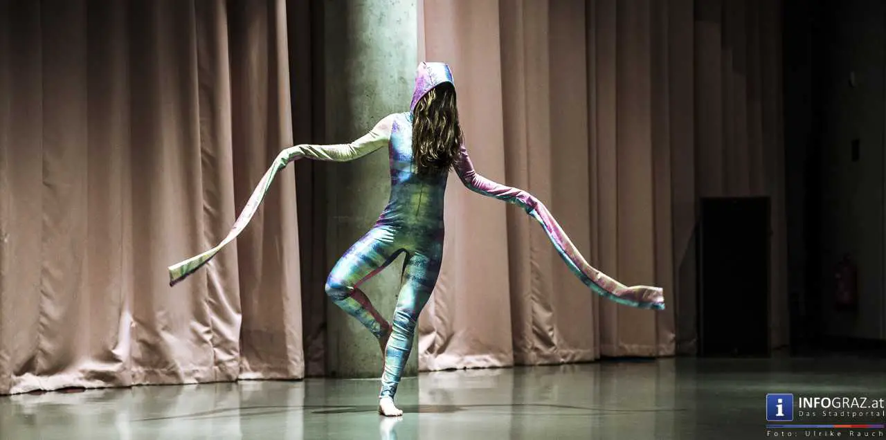 Veza Maria Fernandez Ramos und Christina Maria Lederhaas: ‚A Wall For Maria’ im Kunsthaus/space04 - 019