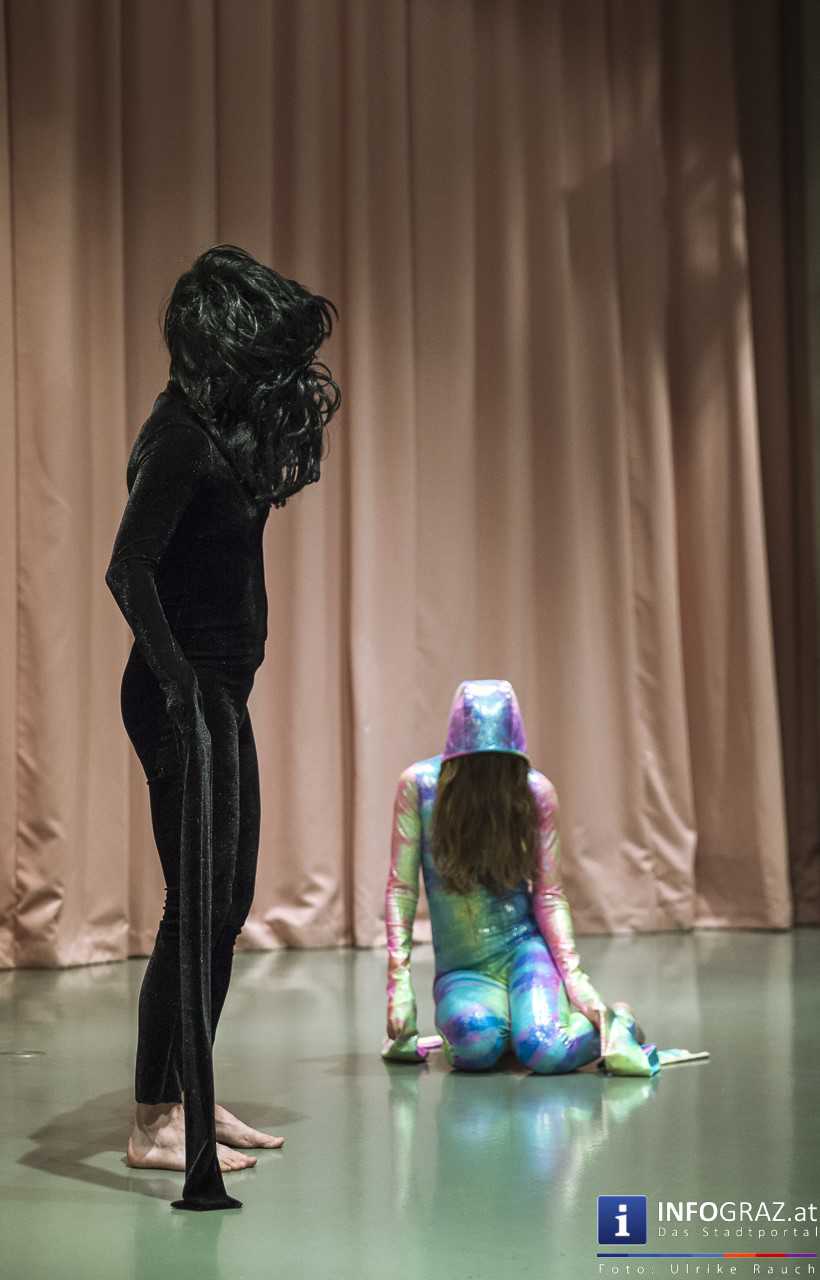 Veza Maria Fernandez Ramos und Christina Maria Lederhaas: ‚A Wall For Maria’ im Kunsthaus/space04 - 018