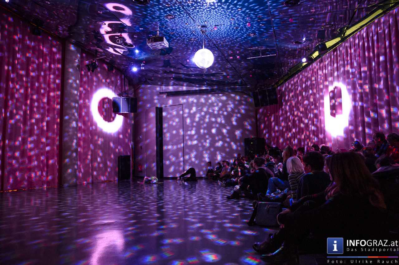 Veza Maria Fernandez Ramos und Christina Maria Lederhaas: ‚A Wall For Maria’ im Kunsthaus/space04 - 010