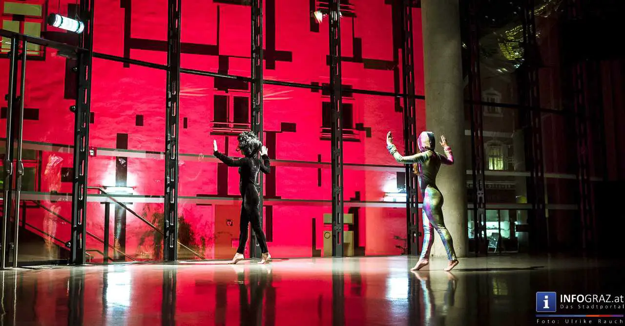 Veza Maria Fernandez Ramos und Christina Maria Lederhaas: ‚A Wall For Maria’ im Kunsthaus/space04 - 005