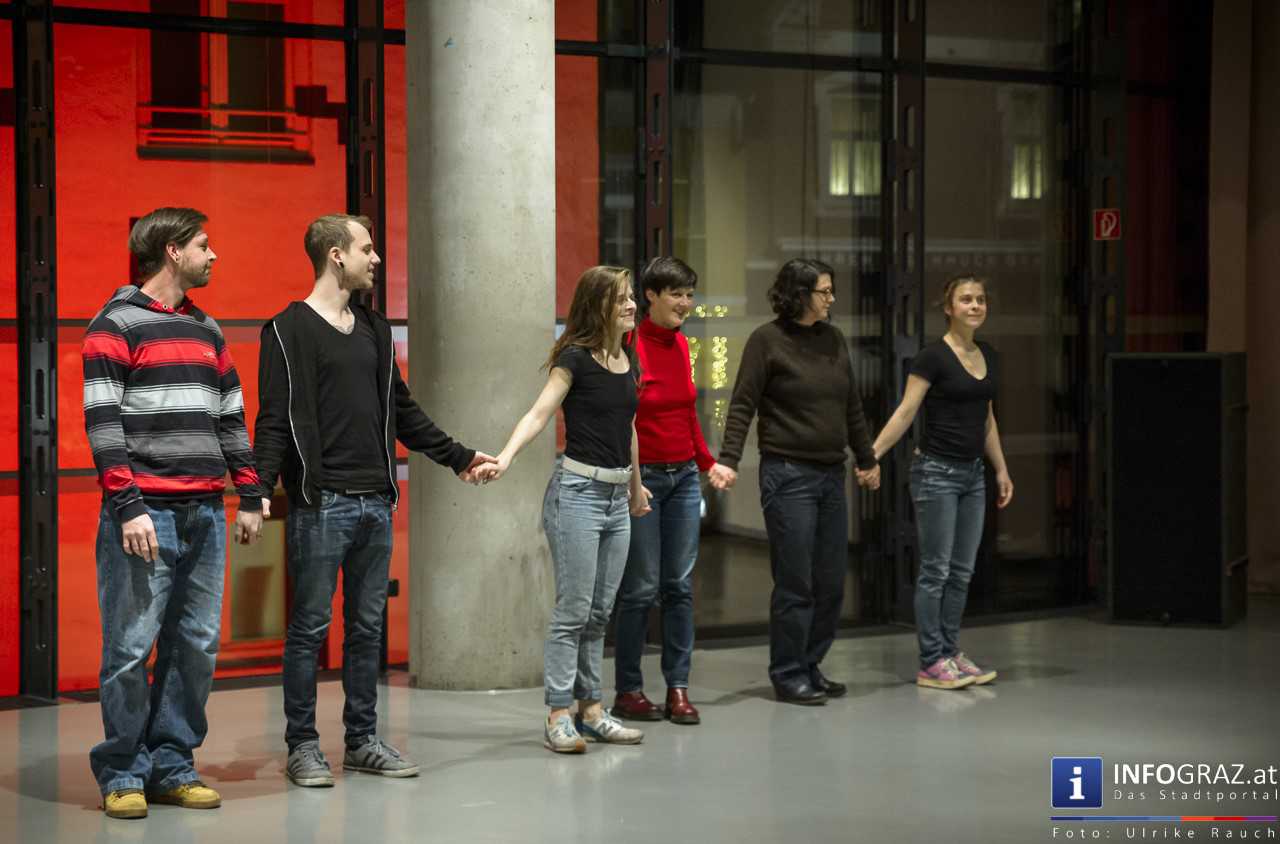 Veza Maria Fernandez Ramos und Christina Maria Lederhaas: ‚A Wall For Maria’ im Kunsthaus/space04 - 002