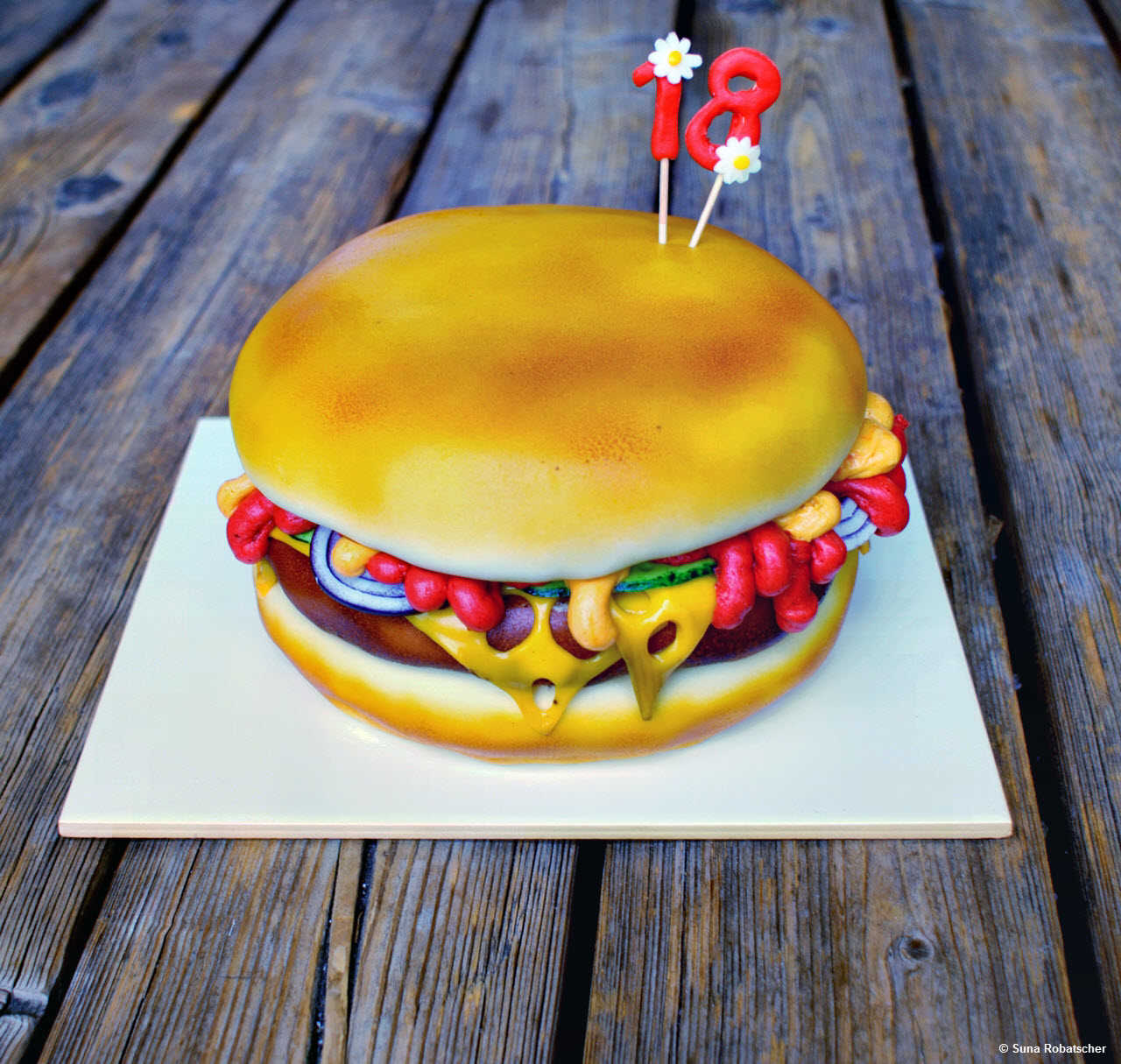 Süßer Burgercake für Tortenverweigerer, ein Partygeck!