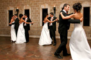 Hochzeitsmusik auswählen - praktische Tipps und Tricks - Live Musik oder DJ beim Heiraten?