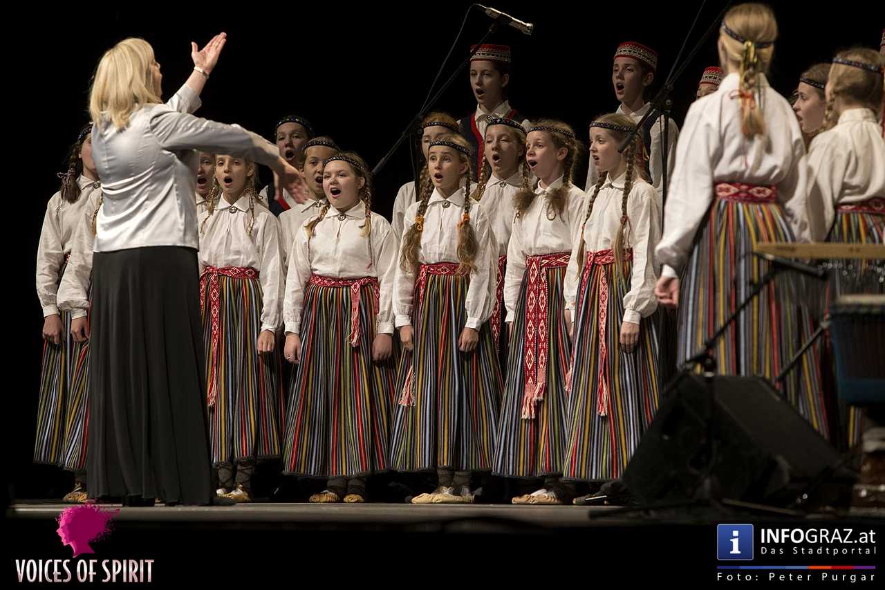 Tiara, Mädchenchor in Graz - traditionelle lettische Musikstücke - 005