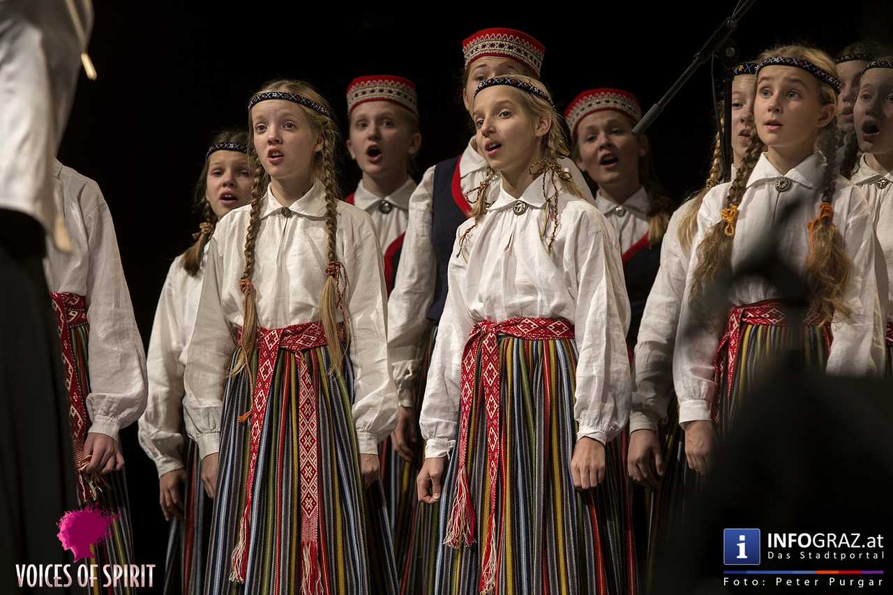 Tiara, Mädchenchor in Graz - traditionelle lettische Musikstücke - 008