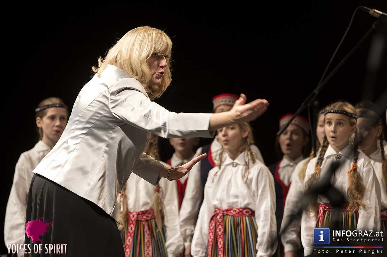 Tiara, Mädchenchor in Graz - traditionelle lettische Musikstücke - 010