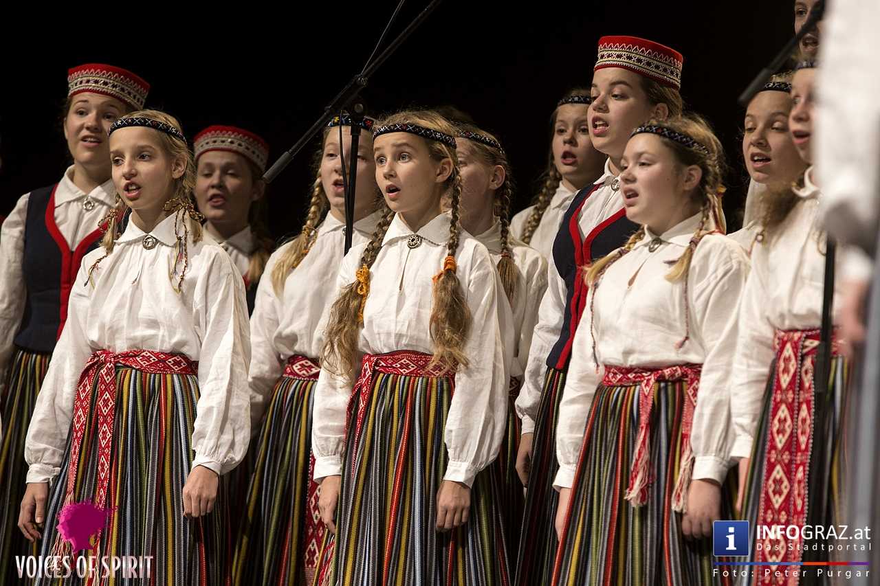 Tiara, Mädchenchor in Graz - traditionelle lettische Musikstücke - 011