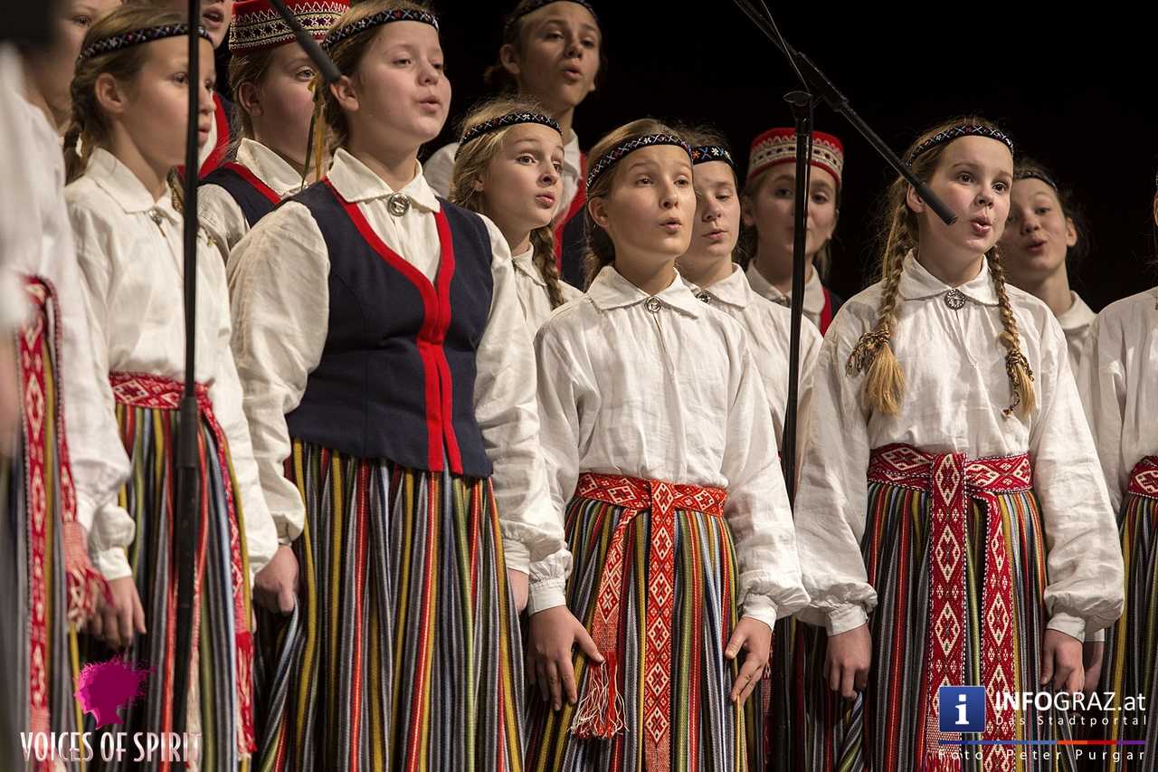 Tiara, Mädchenchor in Graz - traditionelle lettische Musikstücke - 016