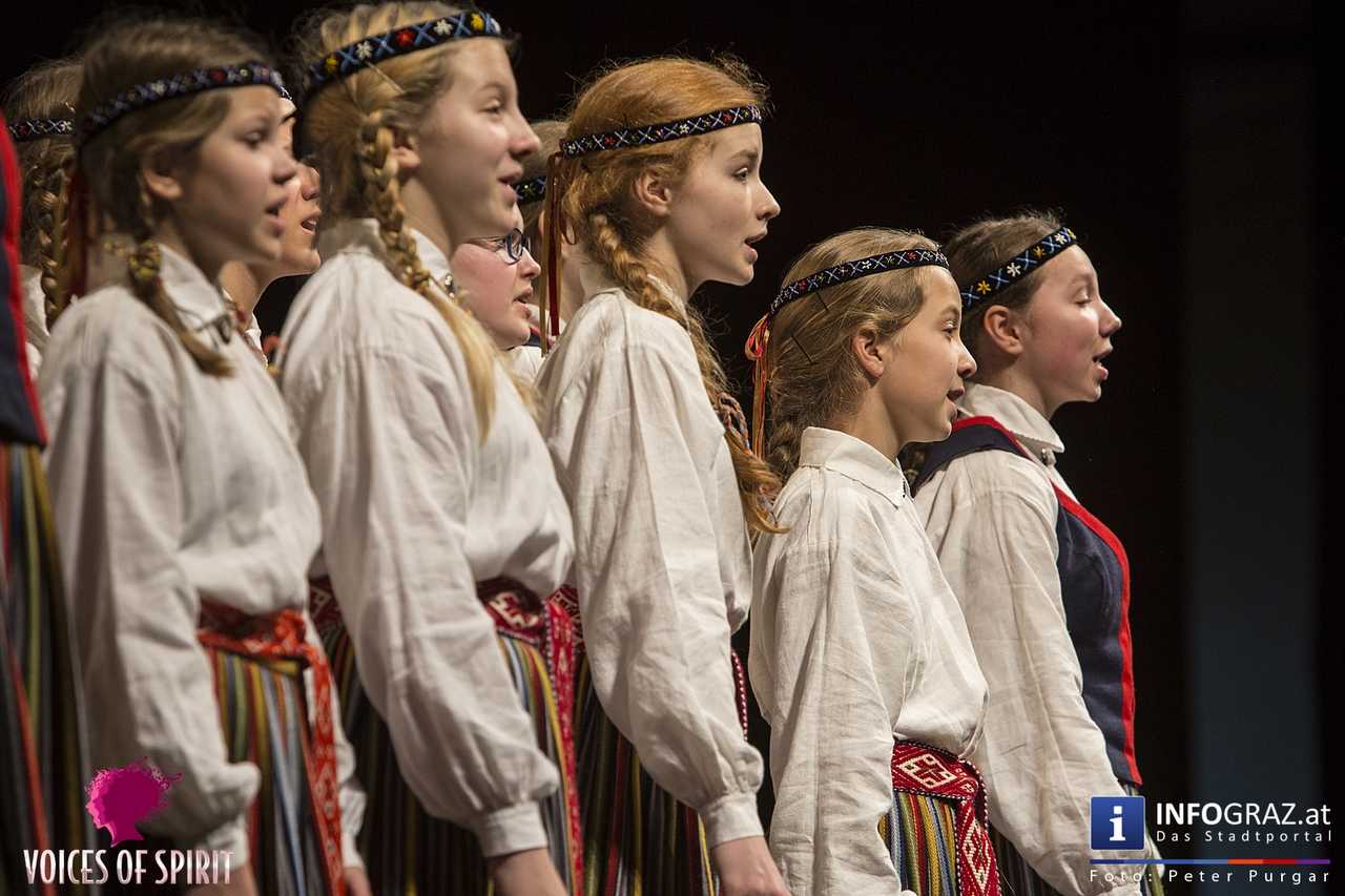 Tiara, Mädchenchor in Graz - traditionelle lettische Musikstücke - 024