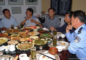 Chinesische Tafelrunde,grüner Tee,Schnaps,chinese,china,garten,asiatische gerichte,innenstadt,beste restaurants