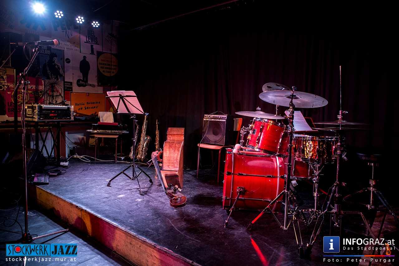 Karlheinz Miklin (saxes), Morten Ramsbol (bass), Howard Curtis (drums) - 001