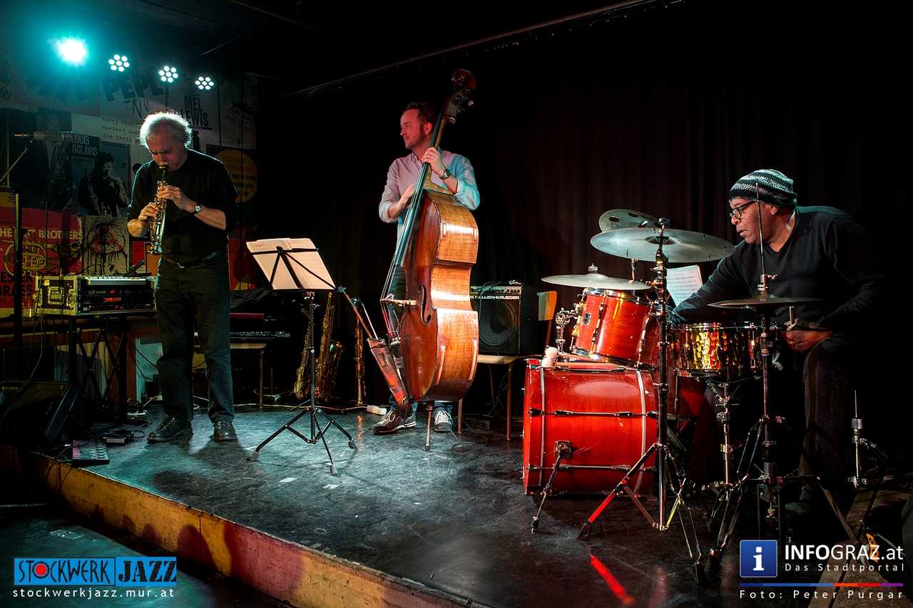 Karlheinz Miklin (saxes), Morten Ramsbol (bass), Howard Curtis (drums) - 003