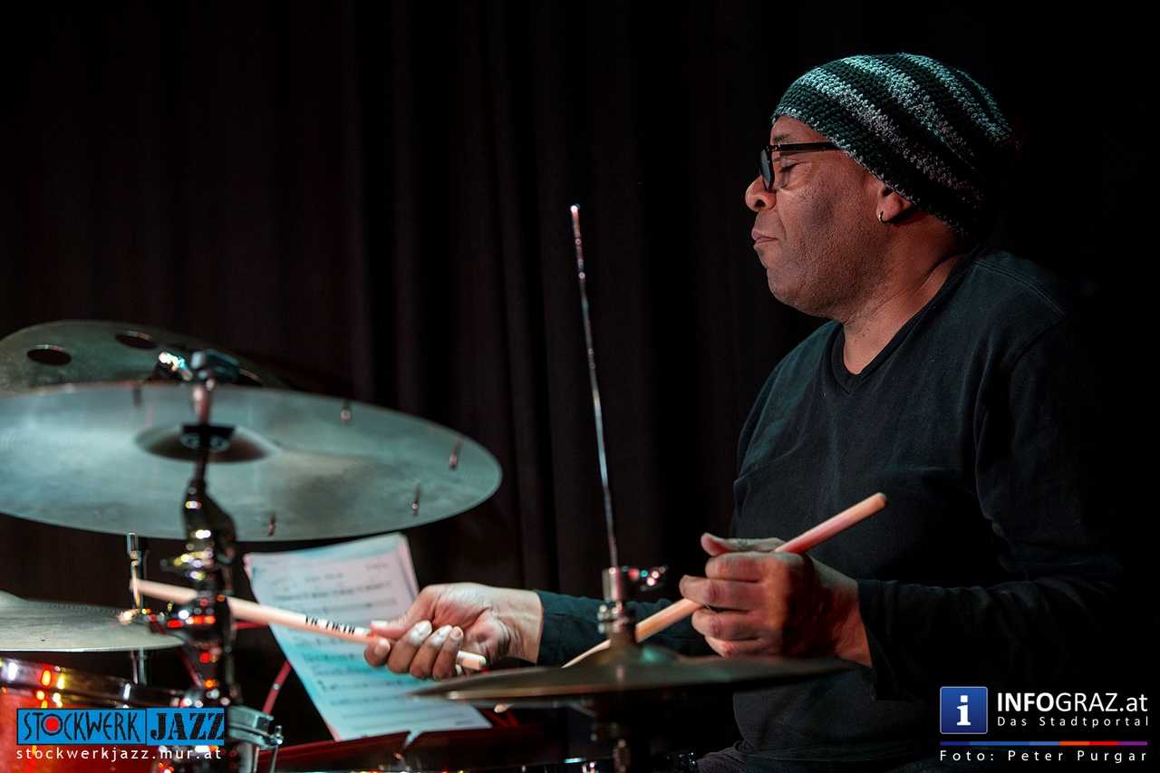 Karlheinz Miklin (saxes), Morten Ramsbol (bass), Howard Curtis (drums) - 006