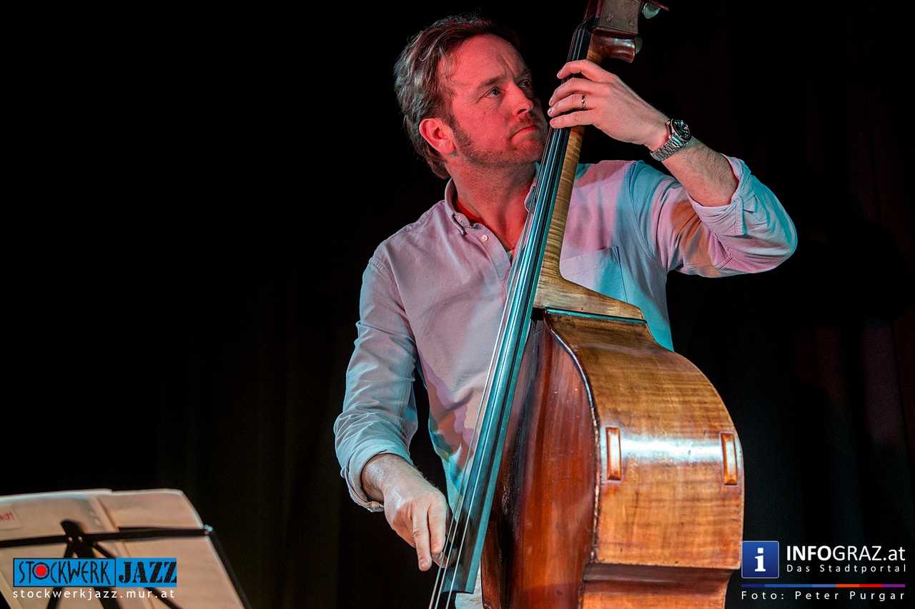 Karlheinz Miklin (saxes), Morten Ramsbol (bass), Howard Curtis (drums) - 007