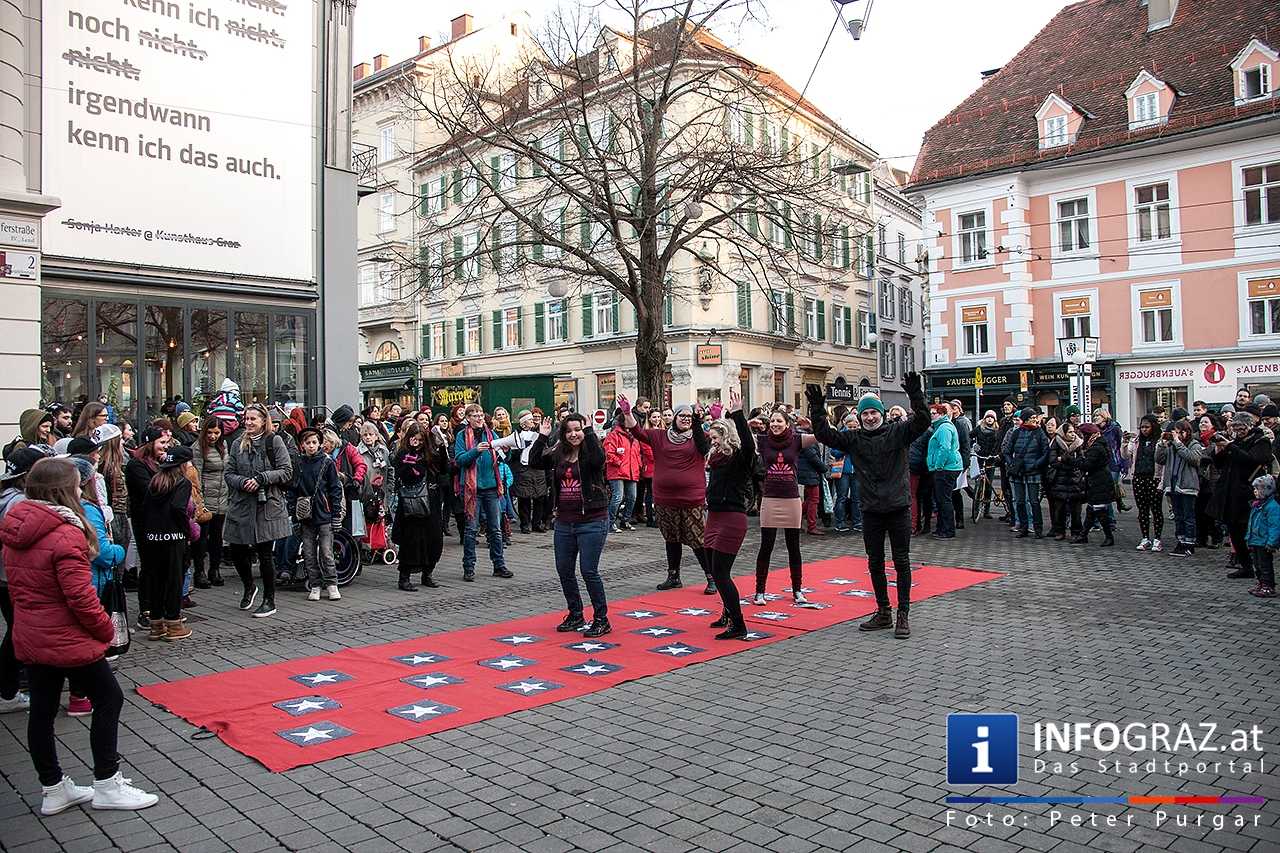 one billion rising Graz – Eine Milliarde erhebt sich! Tanzflashmob in Bildern: Südtiroler Platz – Mariahilferstraße - 032