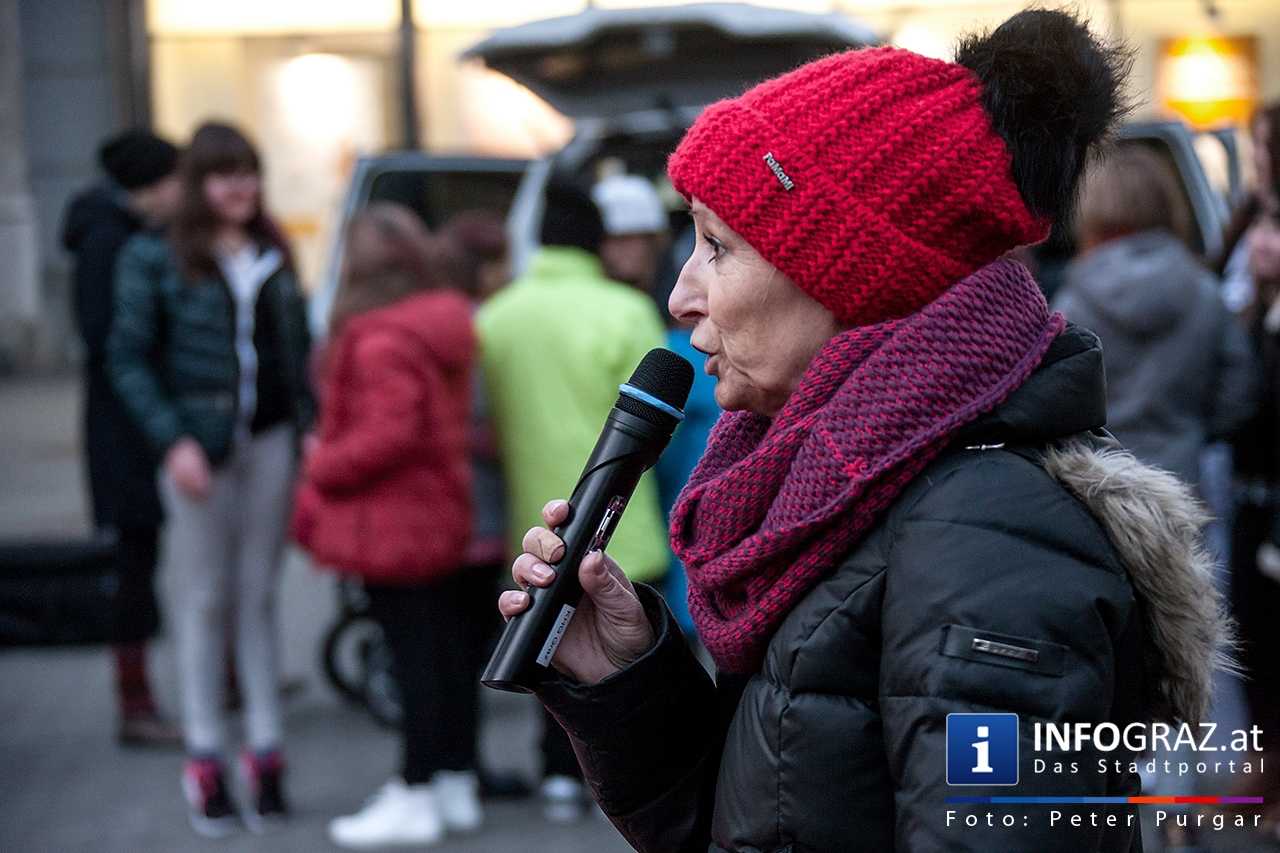 one billion rising Graz – Eine Milliarde erhebt sich! Tanzflashmob in Bildern: Südtiroler Platz – Mariahilferstraße - 076