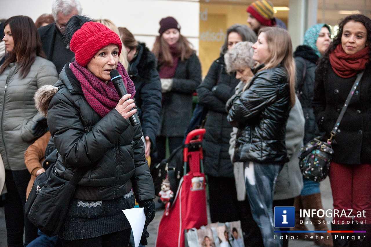 one billion rising Graz – Eine Milliarde erhebt sich! Tanzflashmob in Bildern: Südtiroler Platz – Mariahilferstraße - 077