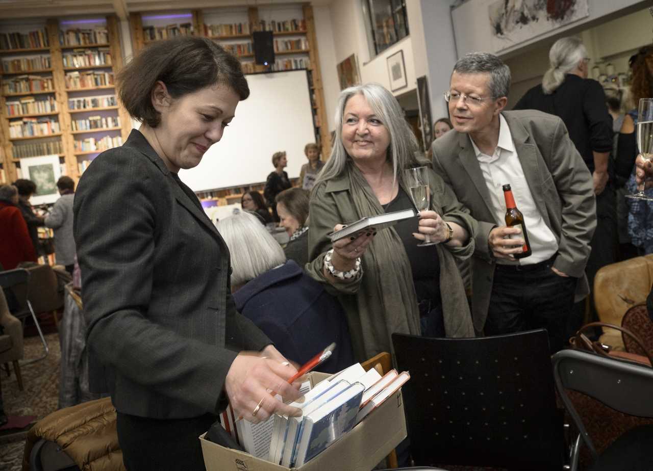 gulasch,freunde,traditionell,satire,autor,journalistin,kooperationspartner,edition keiper graz,roman,fulminant