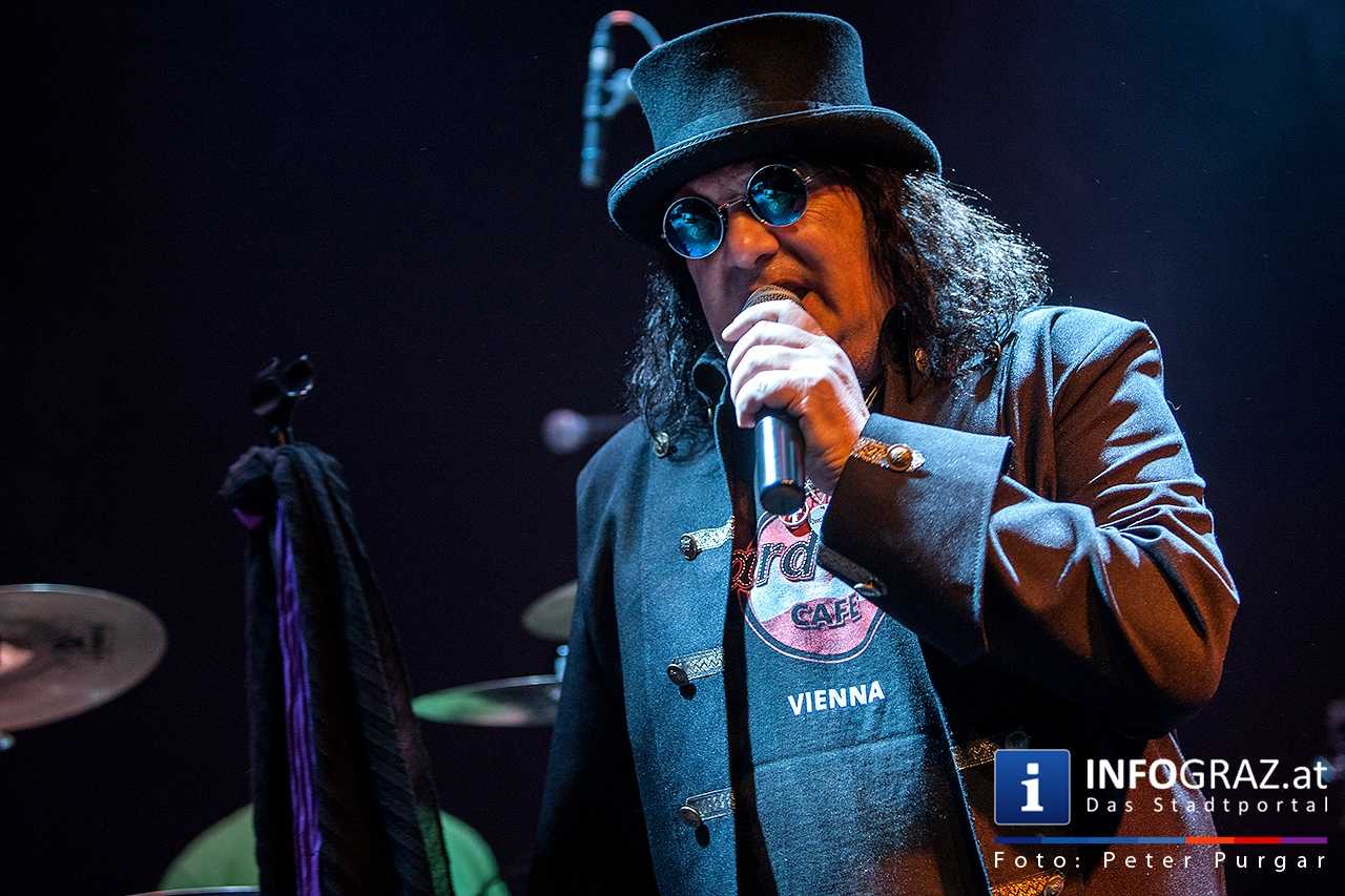 ‚With a little help from my friends’ - Music for Mecky - 007