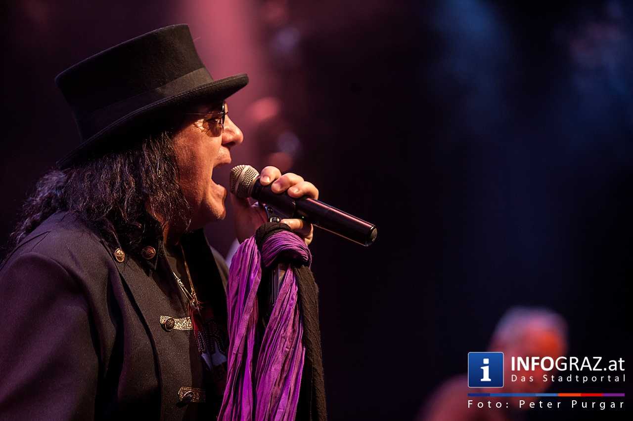 ‚With a little help from my friends’ - Music for Mecky - 016