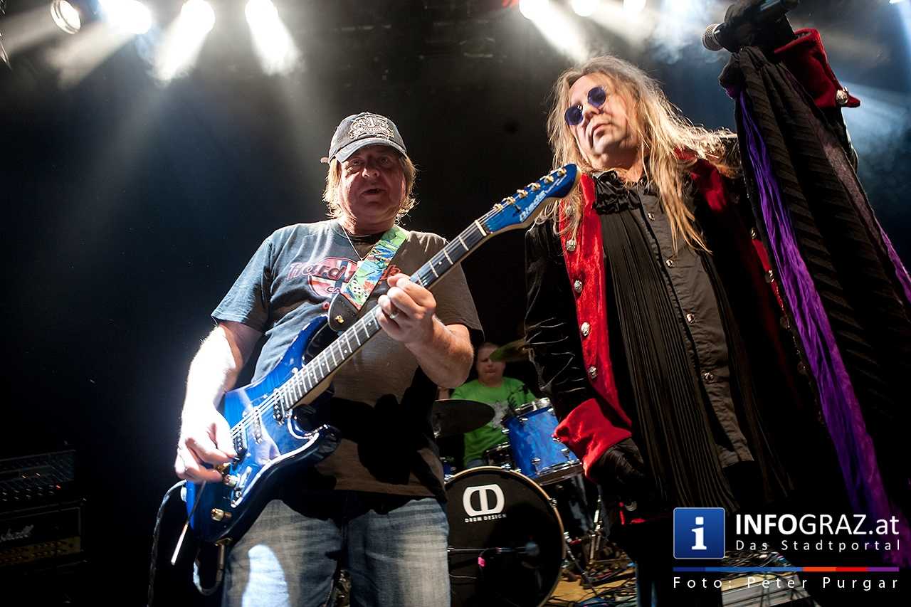 ‚With a little help from my friends’ - Music for Mecky - 037