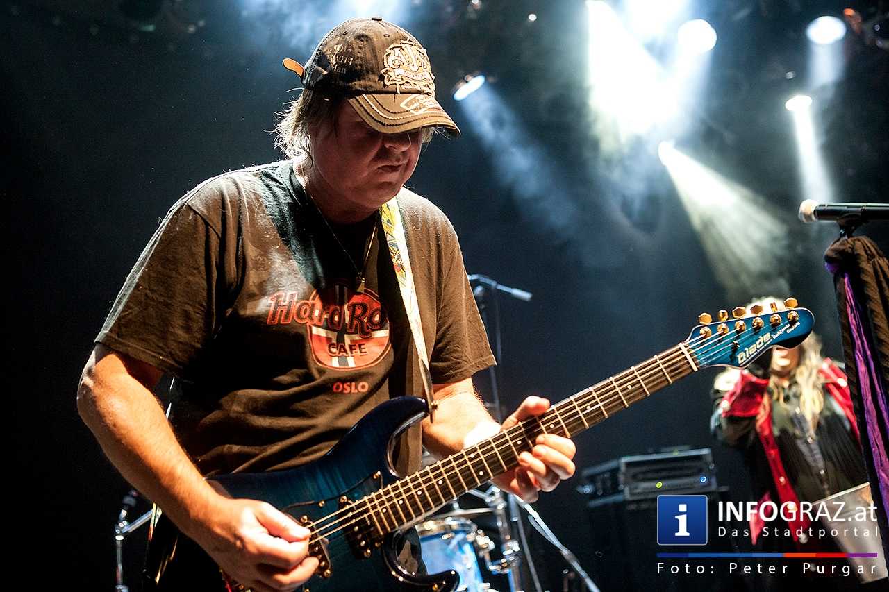 ‚With a little help from my friends’ - Music for Mecky - 039