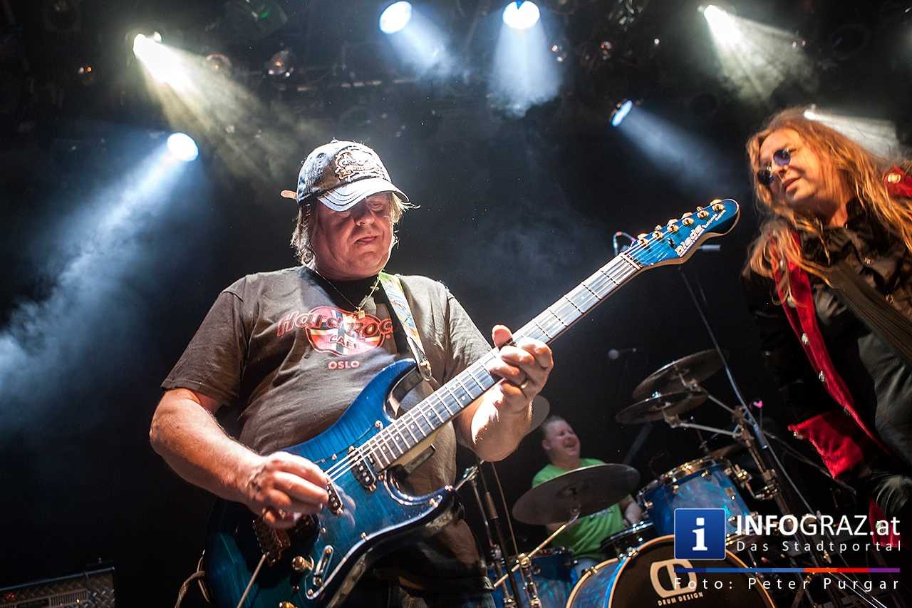 ‚With a little help from my friends’ - Music for Mecky - 041