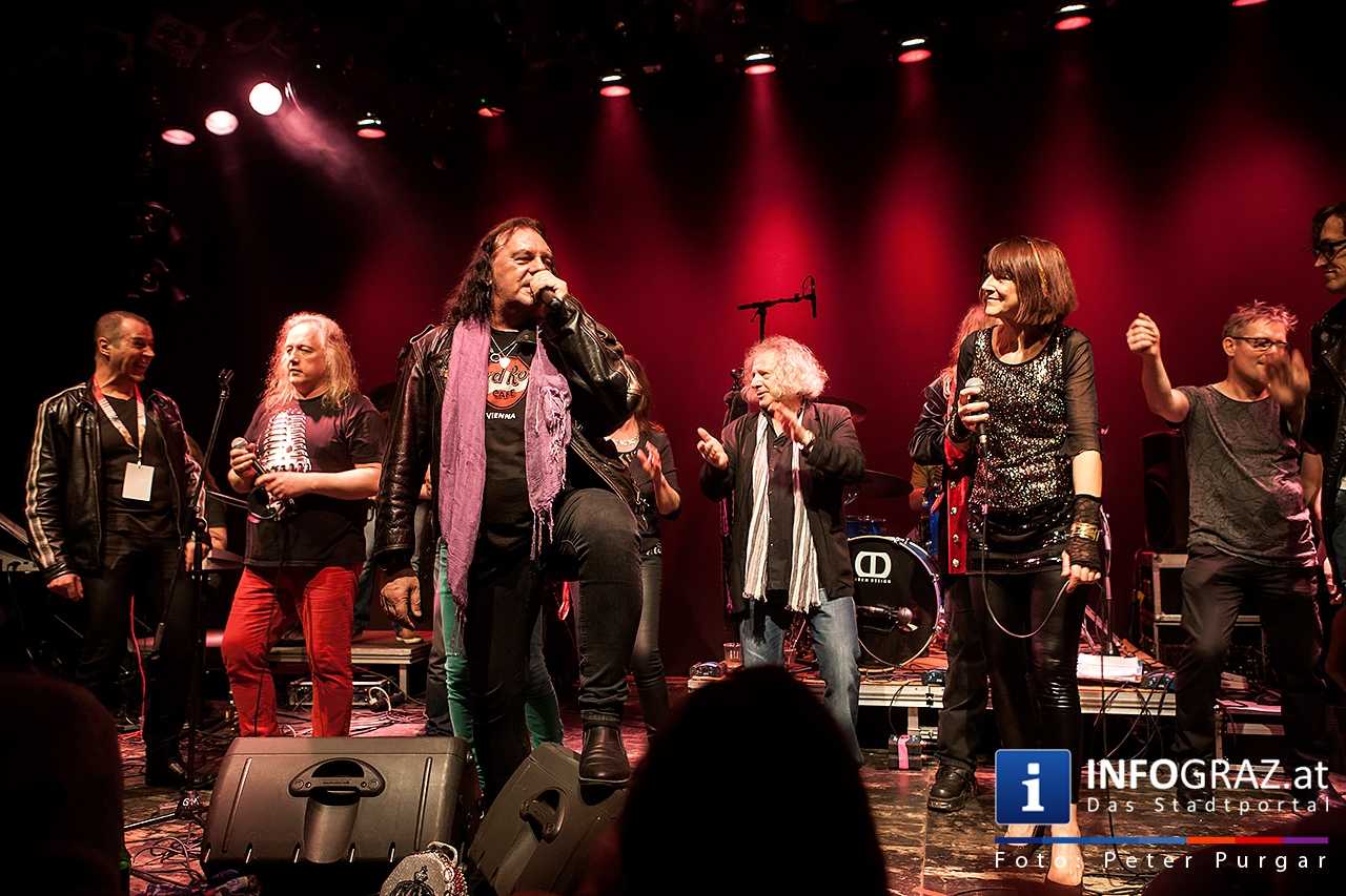 ‚With a little help from my friends’ - Music for Mecky - 071