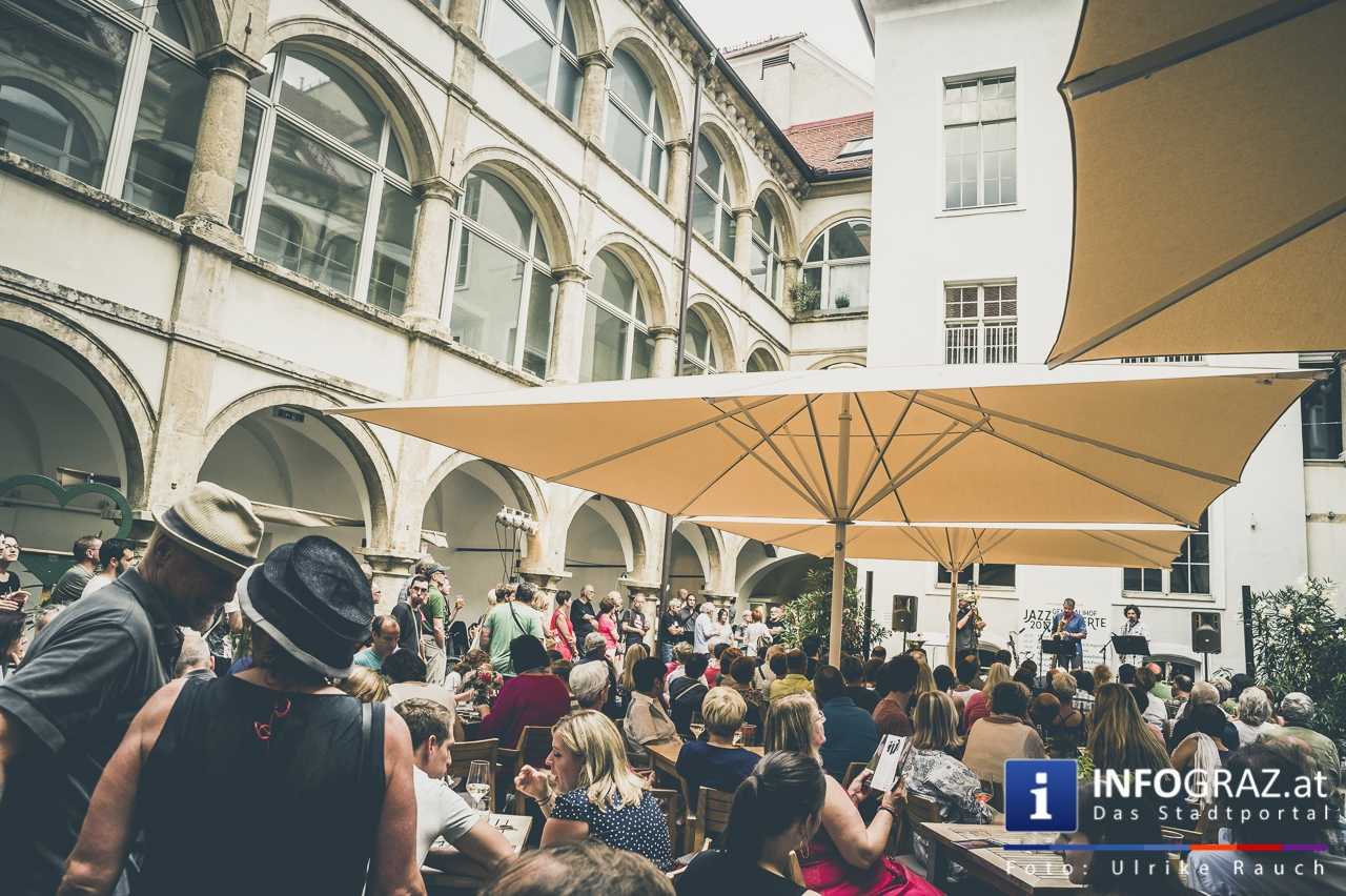 Eröffnung Jazz-Konzerte im Generalihof Graz_2017 mit den ‚Smart Metal Hornets‘ - 029