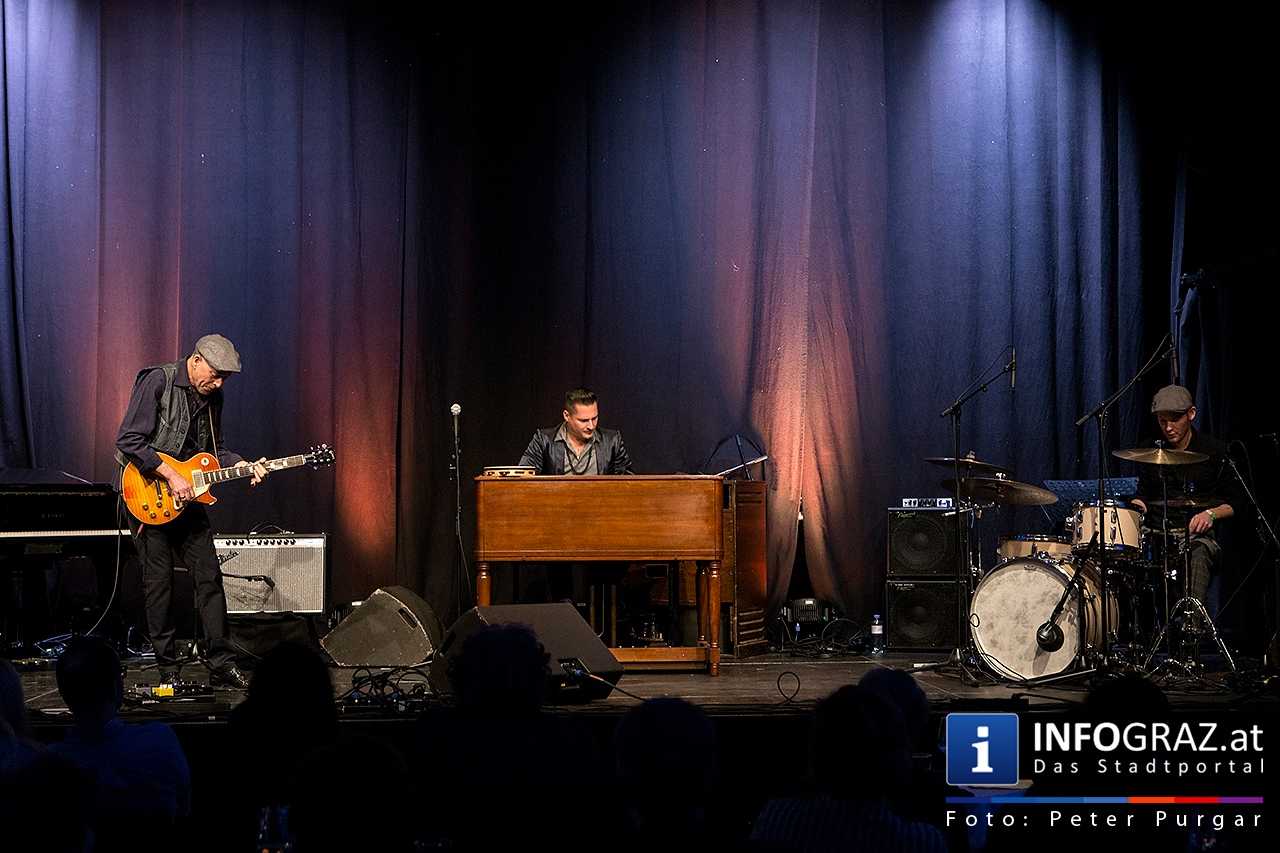 Raphael Wressnig – Hammond B-3 Orgel | Alex Schultz – Gitarre | Hans-Jürgen Bart – Schlagzeug - 003