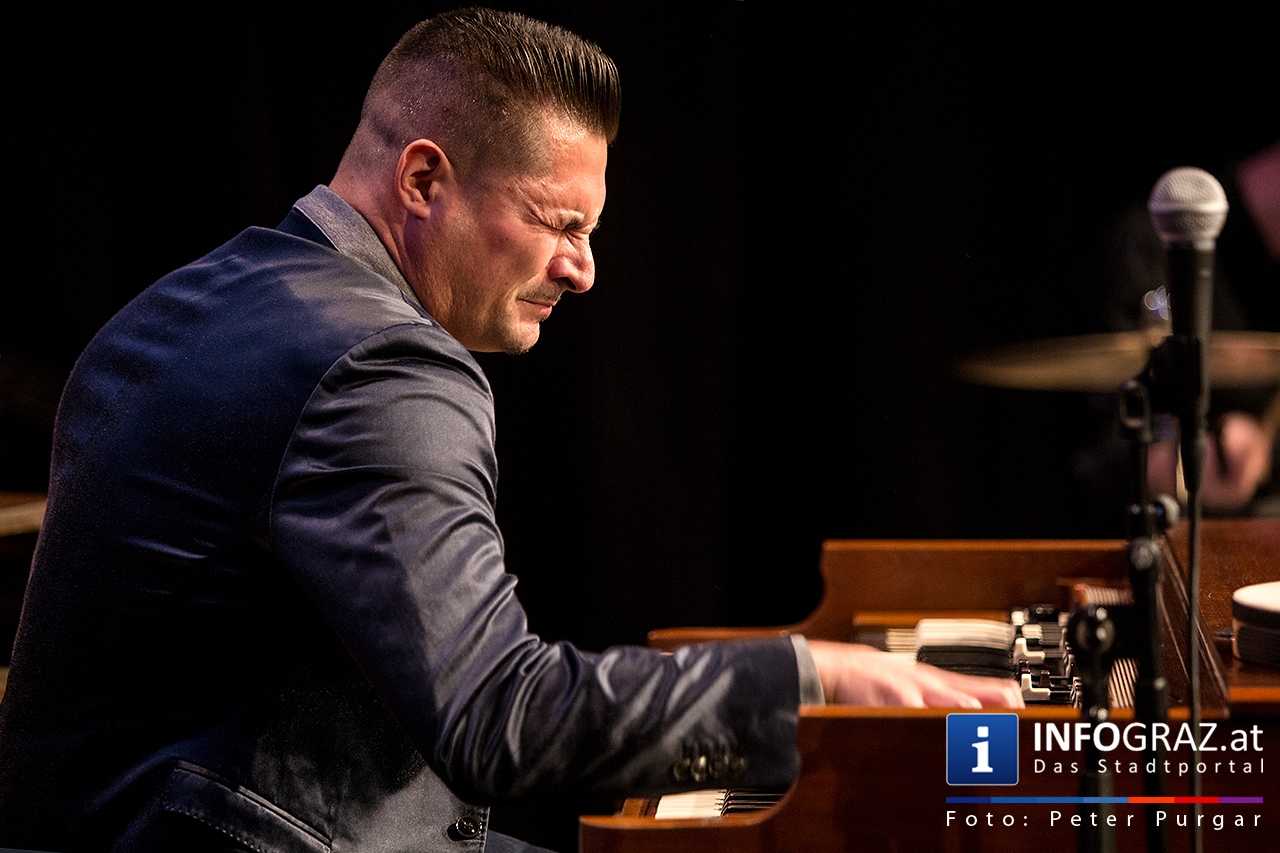 Raphael Wressnig – Hammond B-3 Orgel | Alex Schultz – Gitarre | Hans-Jürgen Bart – Schlagzeug - 011