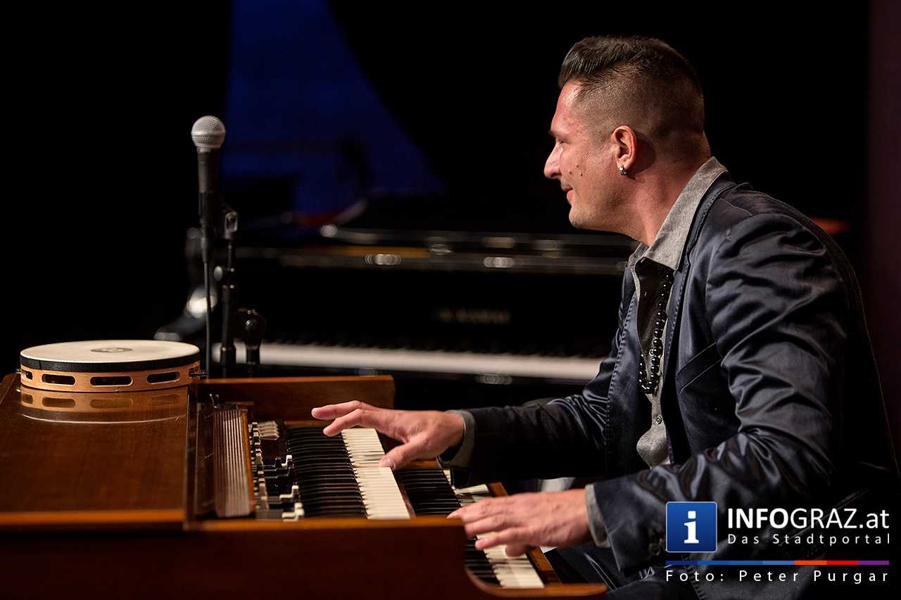 Raphael Wressnig – Hammond B-3 Orgel | Alex Schultz – Gitarre | Hans-Jürgen Bart – Schlagzeug - 012